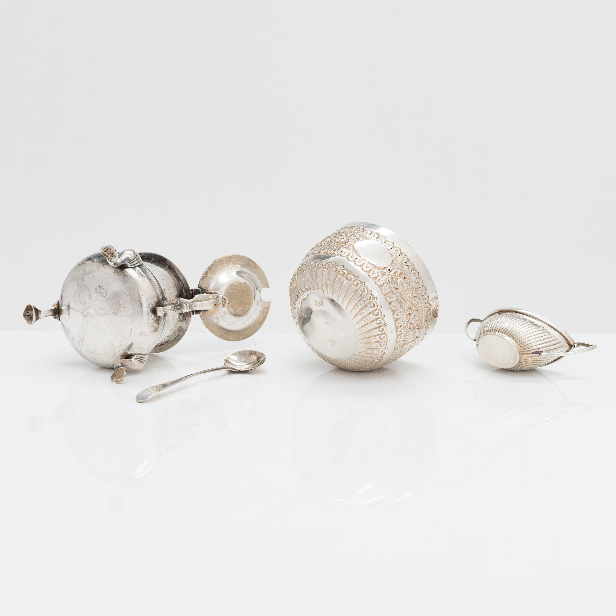 Parti bordssilver, 8 delar, sterlingsilver, England 1885-1909 och Edinburg 1807.