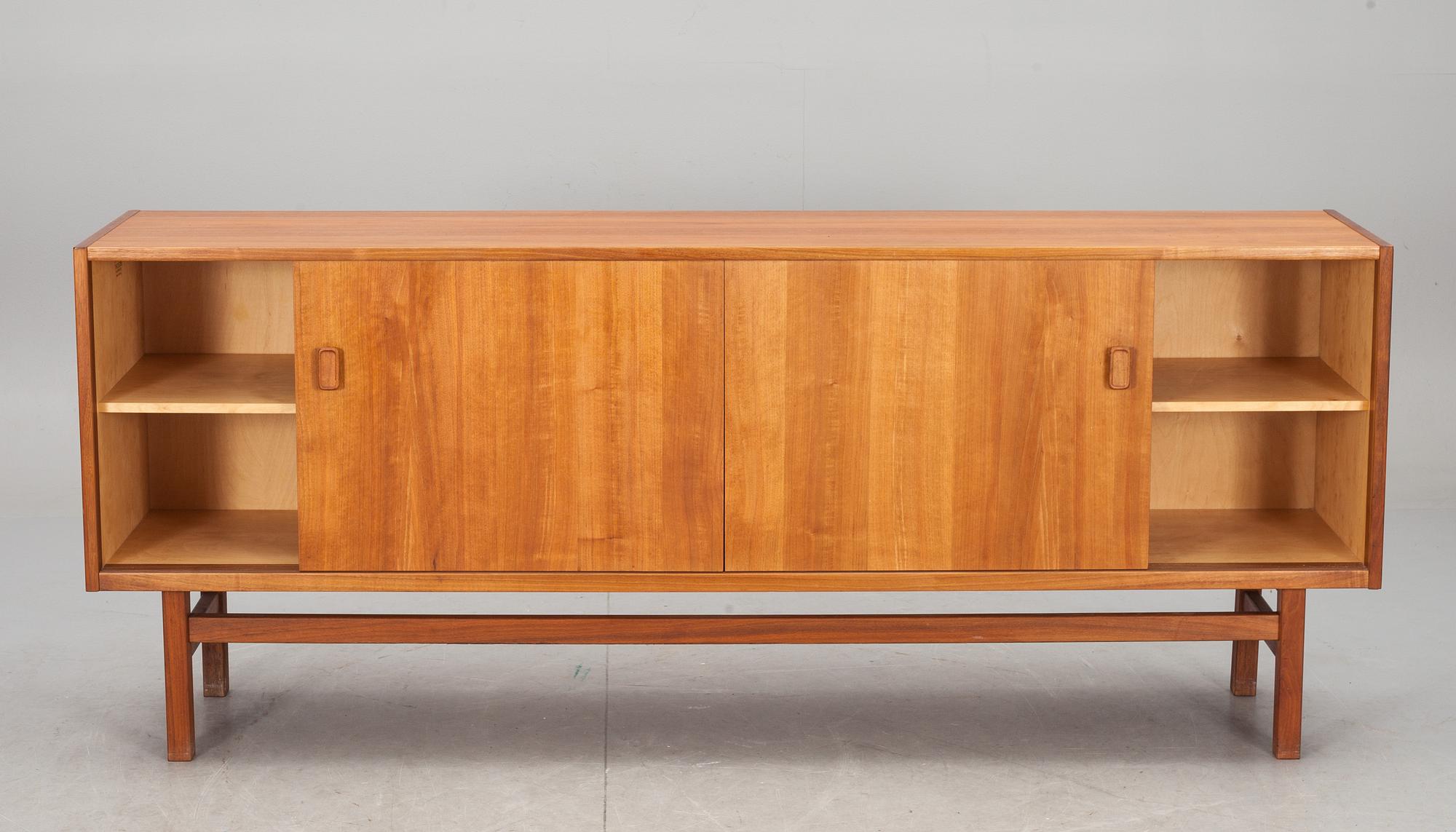 SIDEBOARD, "Arild", Nils Jonsson för Troeds i Bjärnum. 1960-tal.