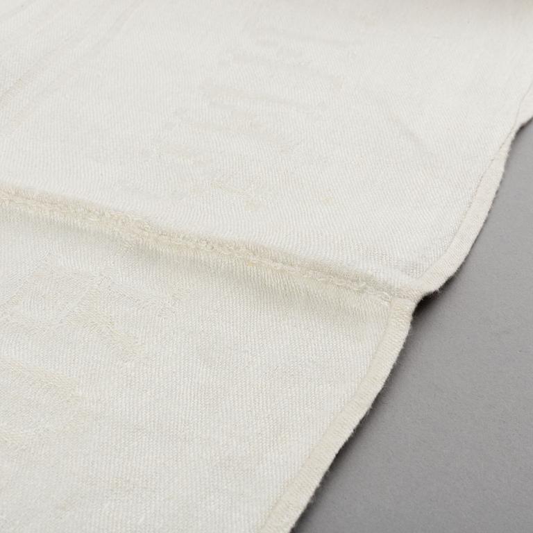 Augusta Skårman, duk, linnedamast, ca 244,5 x 155,5 cm, Gotland.