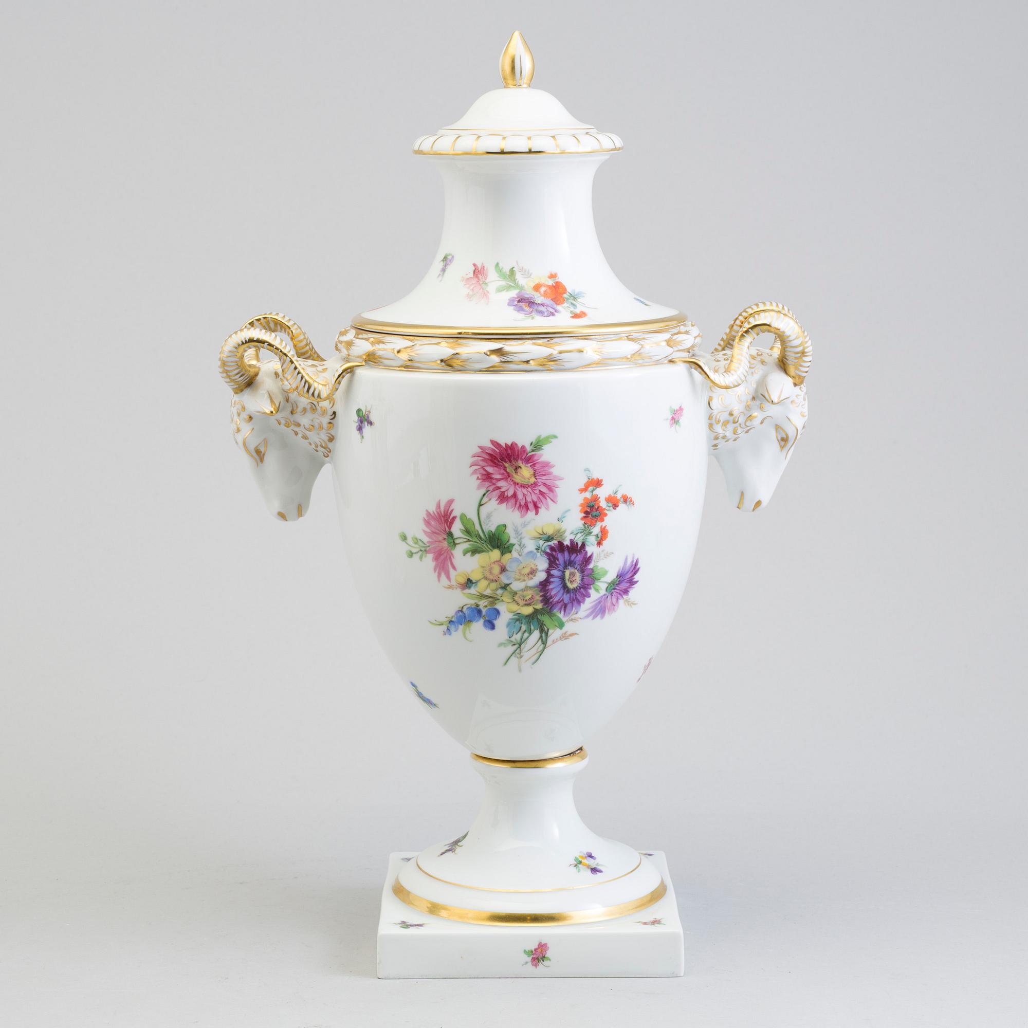 LOCKURNA, porslin, Fürstenberg, 1900-talets första hälft.