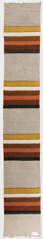 Trasmatta / gallerimatta, 1900-talets mitt. circa 425 x 69 cm.
