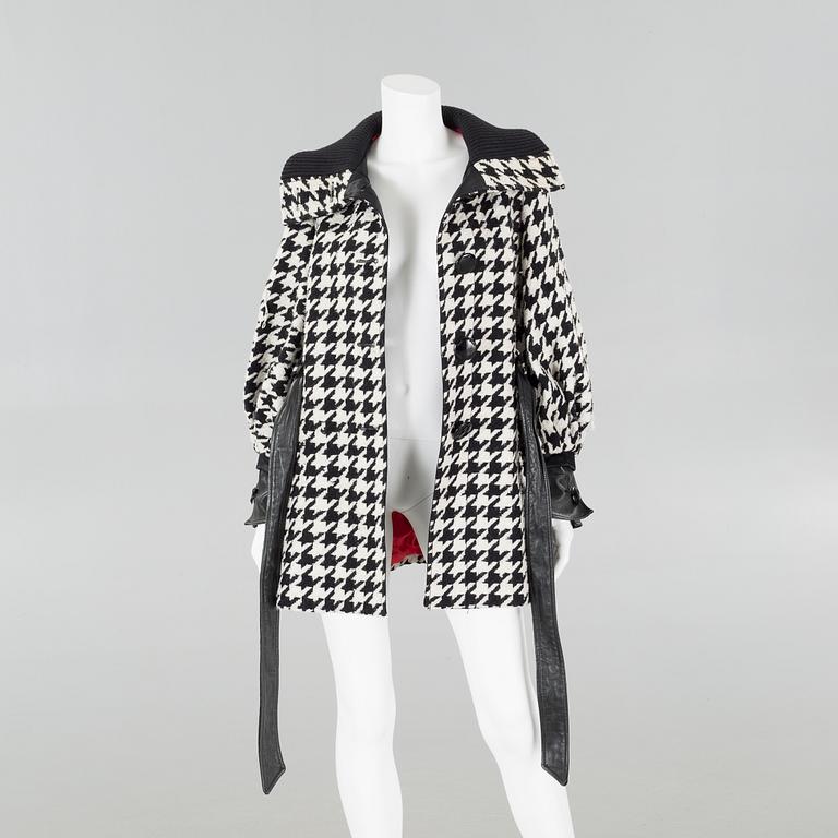 DOLCE & GABBANA, kappa, italiensk storlek 42.