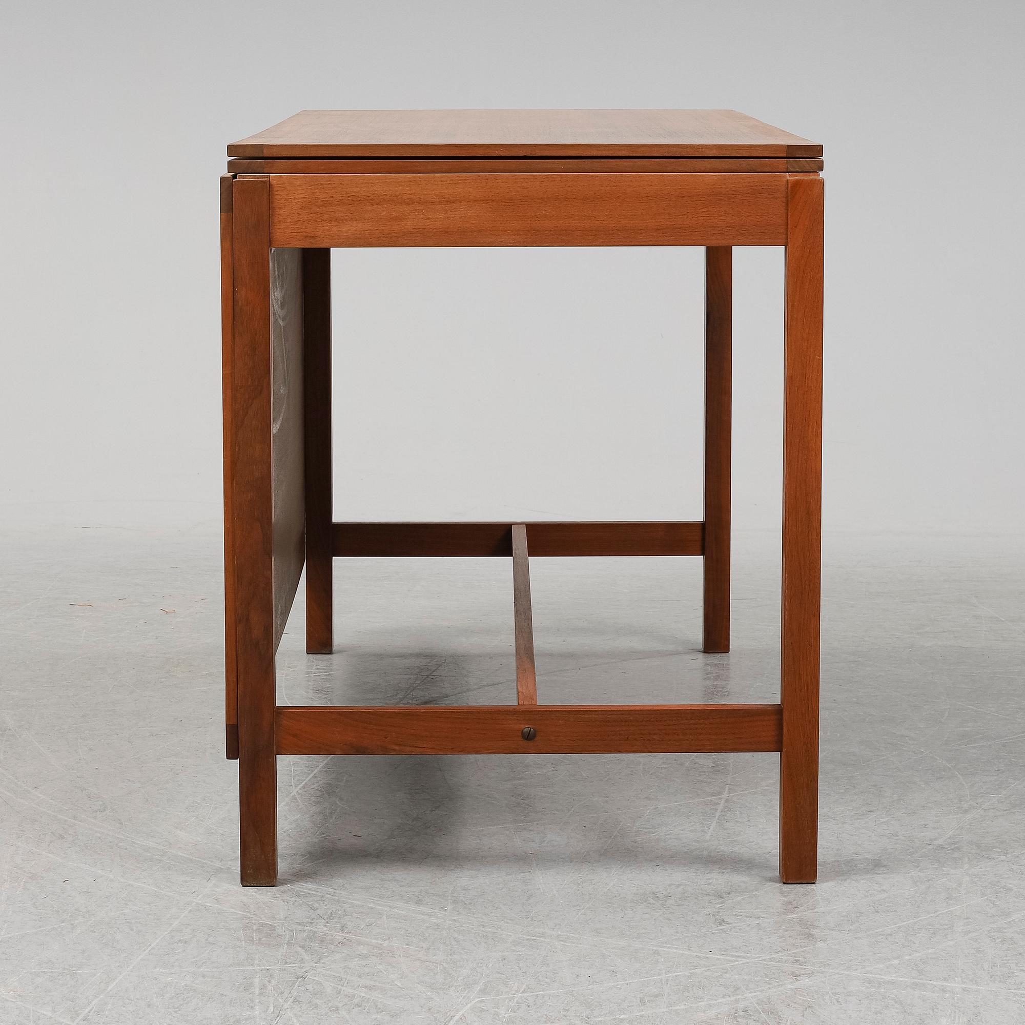 A second half of the 20th century dining table by Karl Erik Ekselius for JOC, Vetlanda.