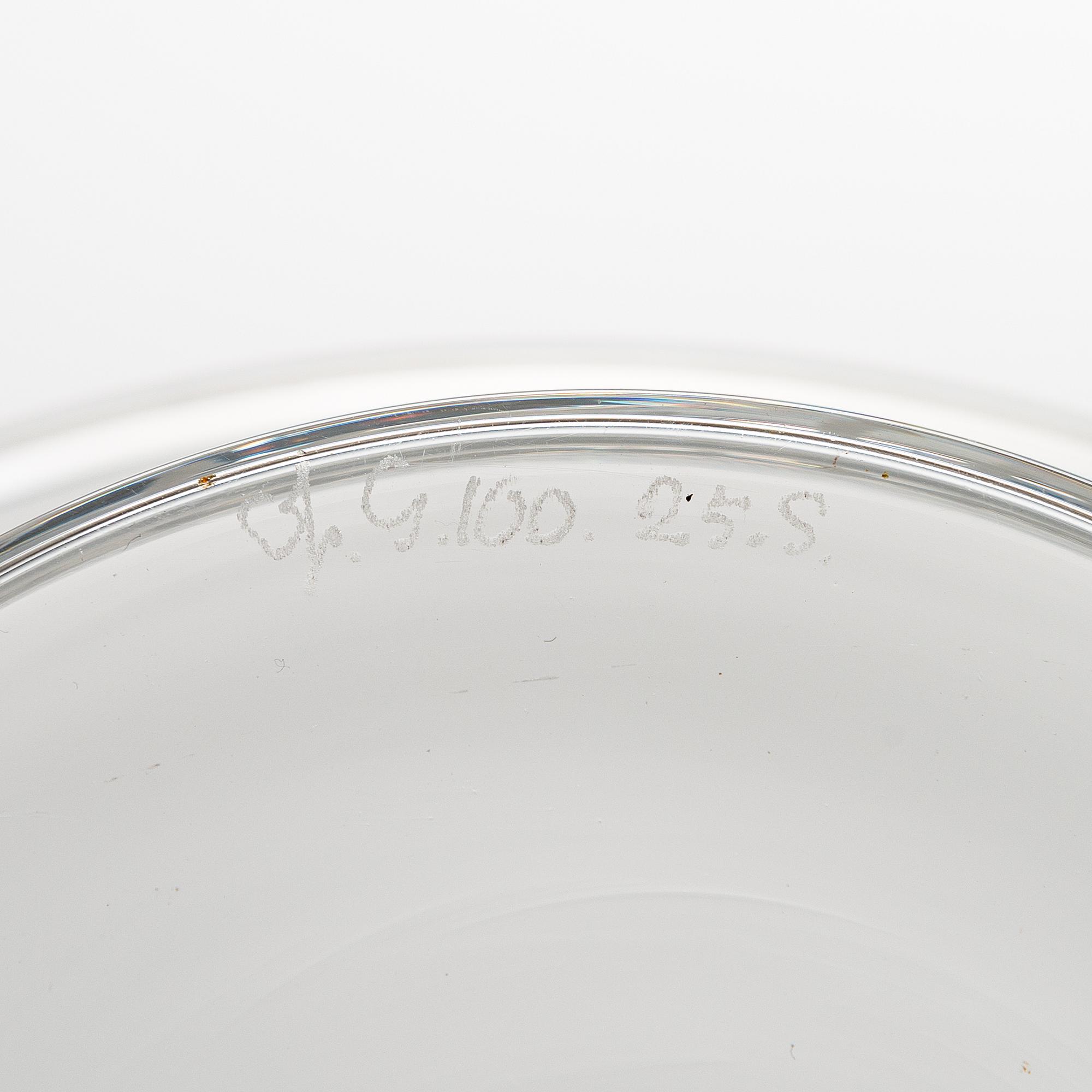Simon Gate, an engraved glass bowl on a plate, 'Molnet' (The Cloud), signed of.G.100.25.S.
