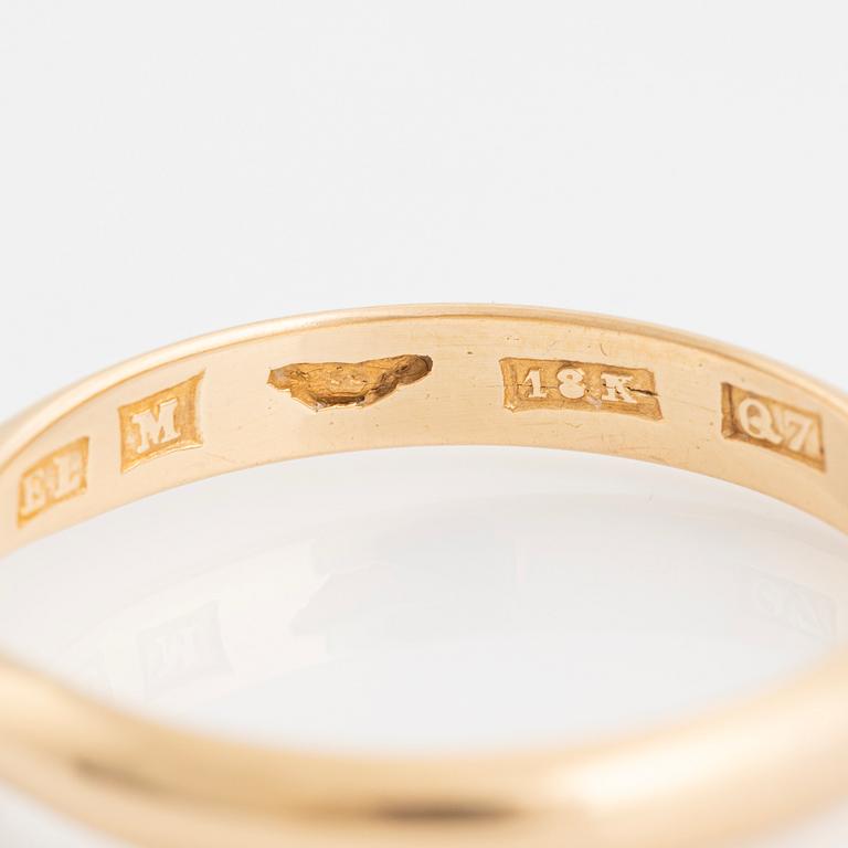 One-stone ring with an old-cut diamond.