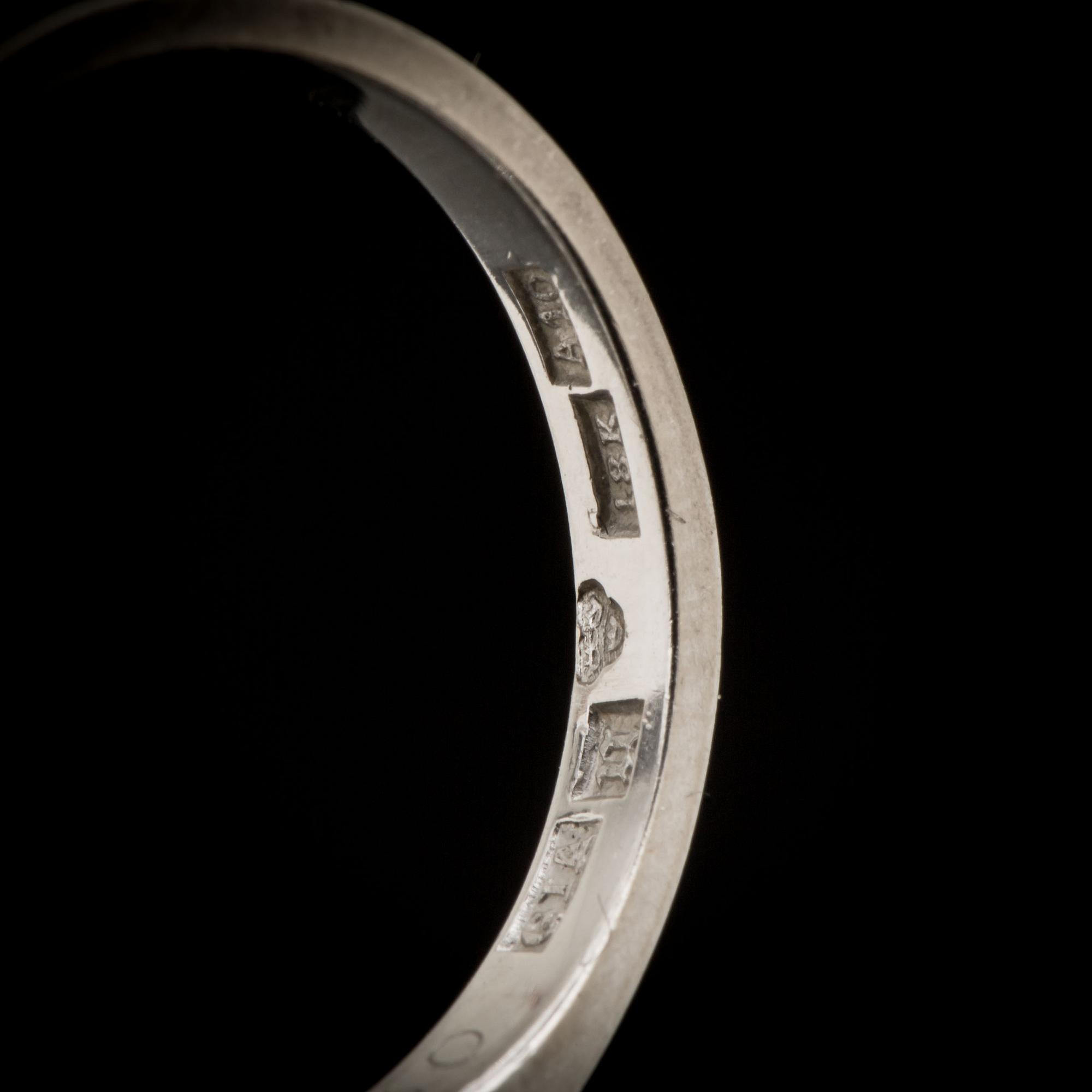 RING, 18 k vitguld med briljantslipad diamant ca 1.30 ct. Uppsala, 1975. Vikt ca 2 gram.