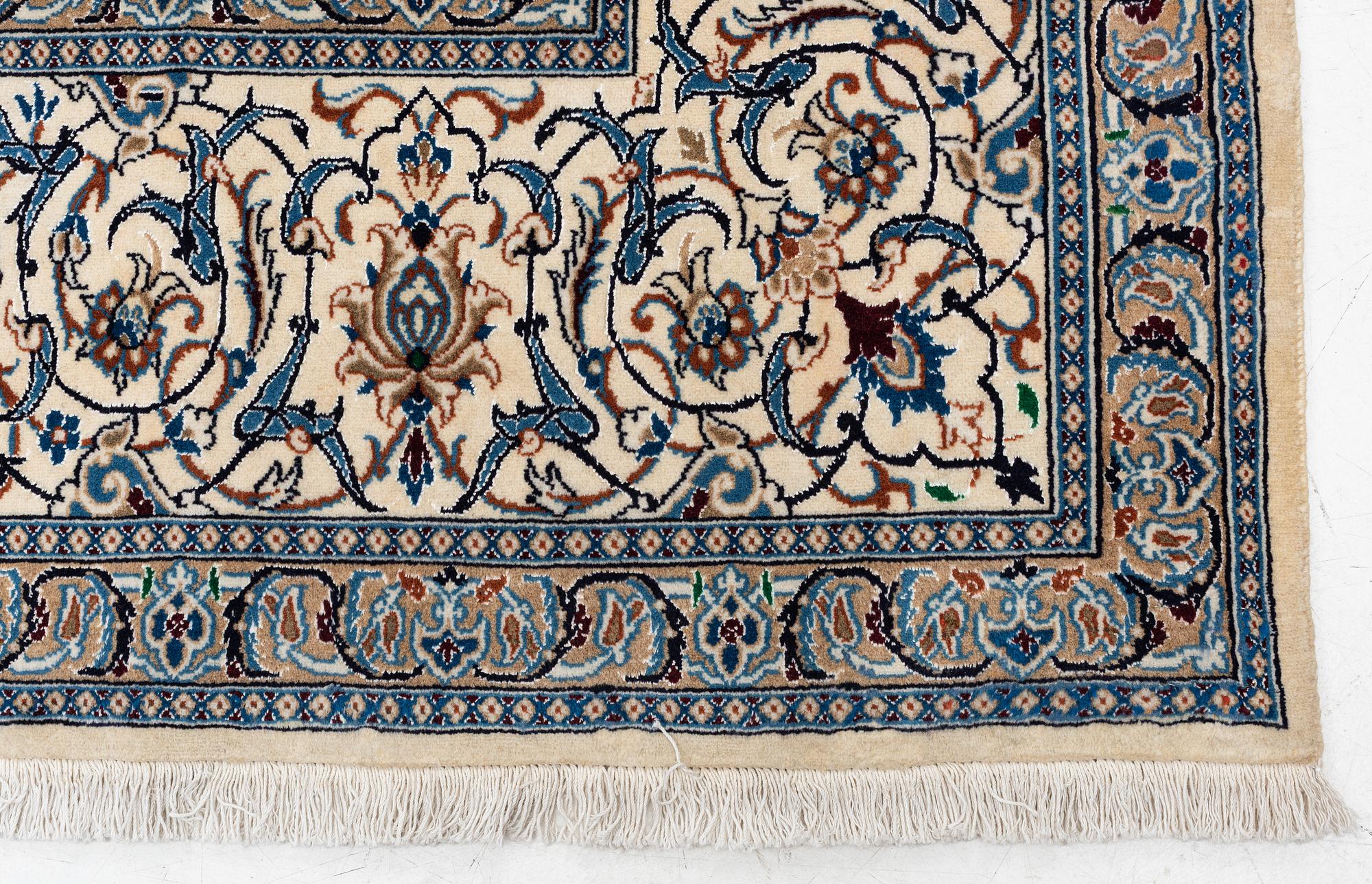 Rug, Nain, approx. 403 x 288 cm.