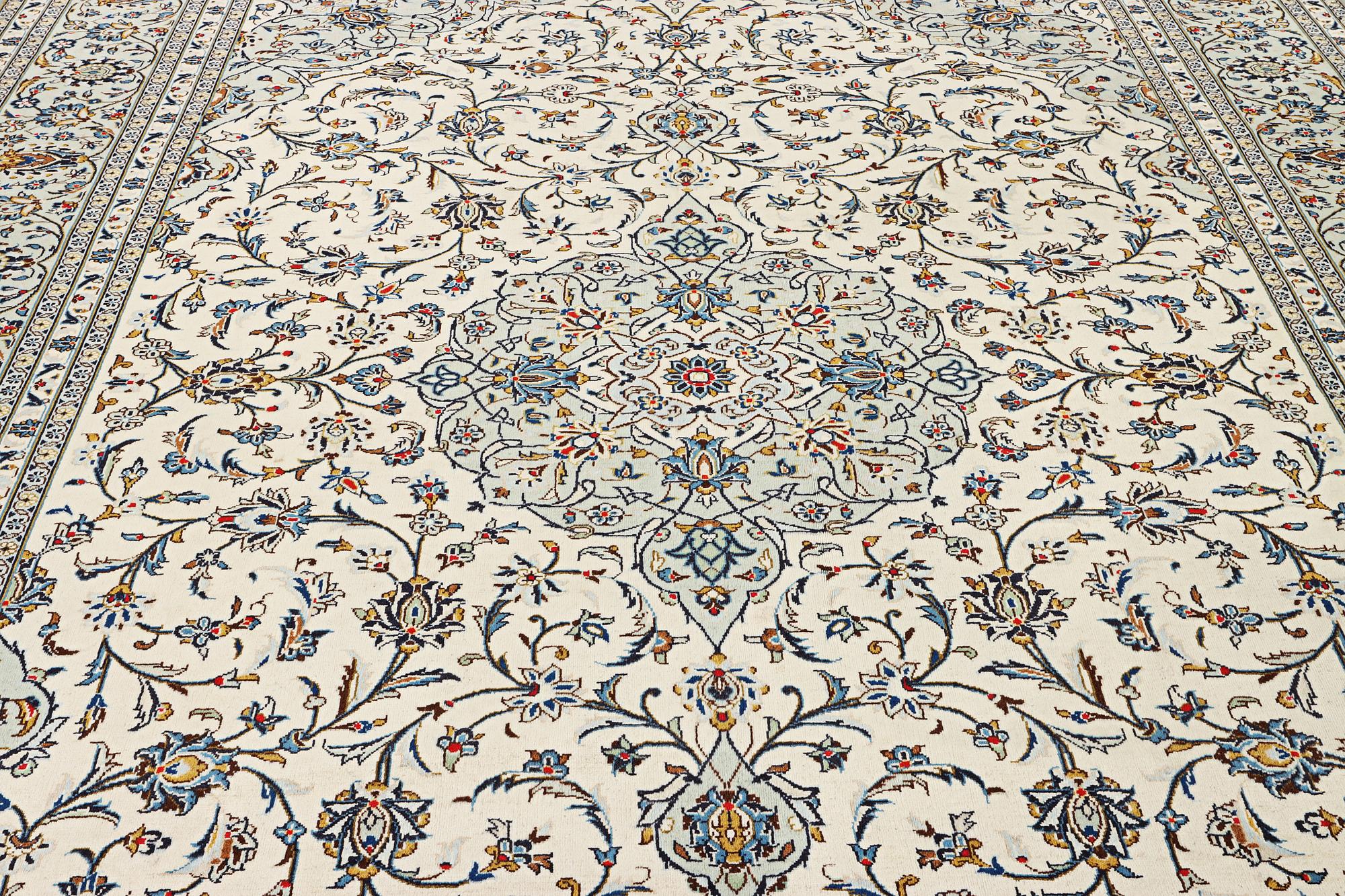 A Kashan carpet, c. 400 x 290 cm.