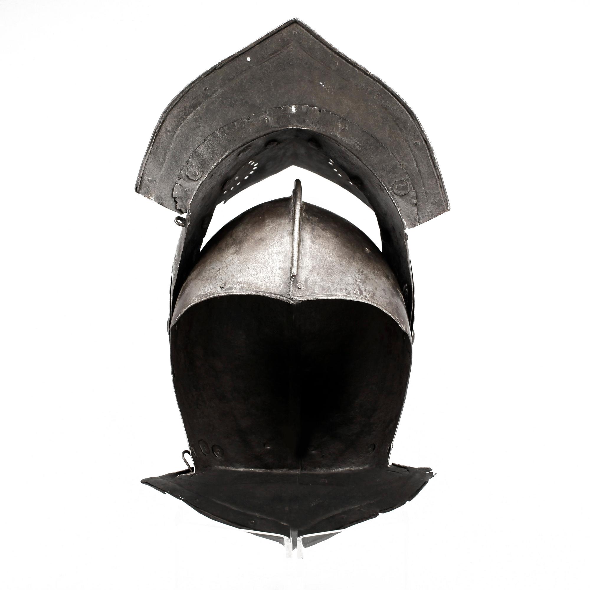VISIRHJÄLM, plåt, omkring 1620.