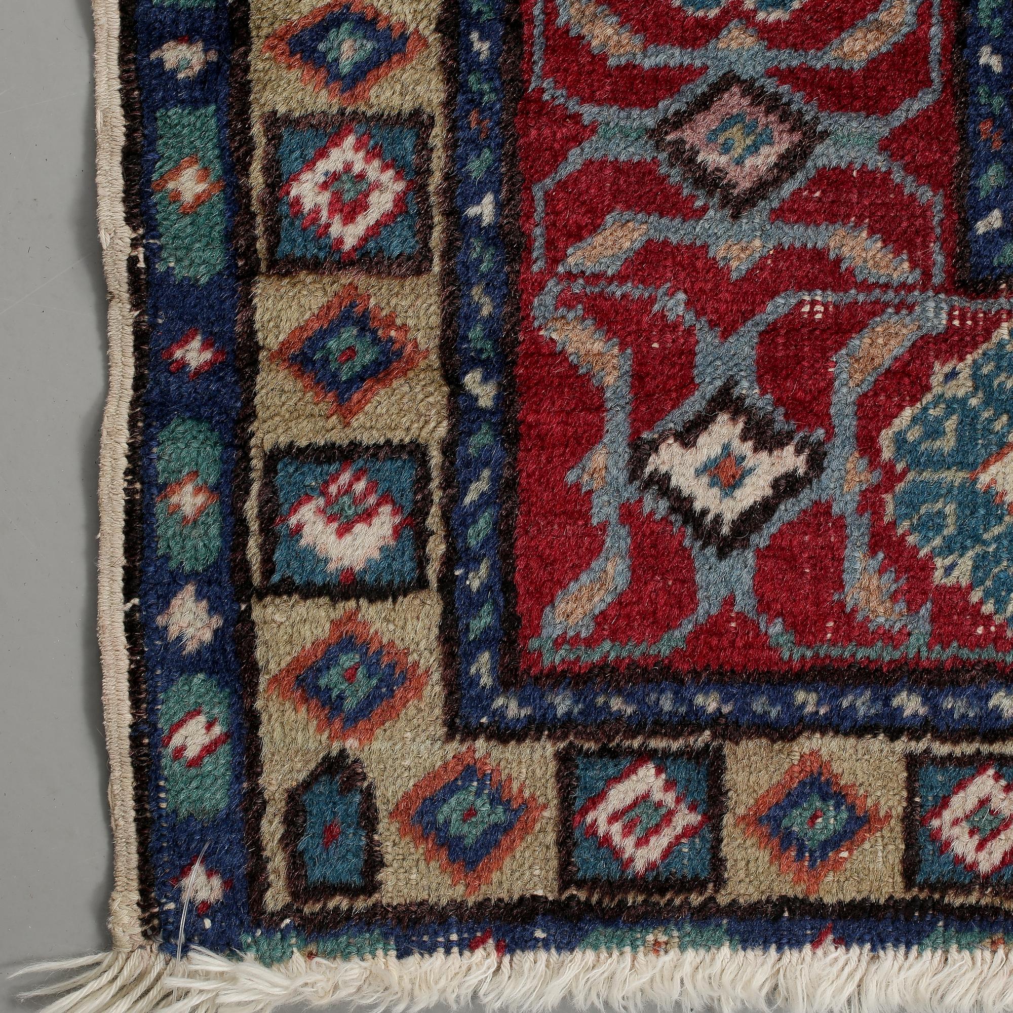 MATTA, semiantik Kaukas, . Ca 172x121 cm.