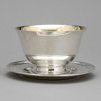 SÅSSKÅL med FAT, silver, Johan Petter Grönvall, Stockholm, 1820. Totalvikt ca 408 gram.