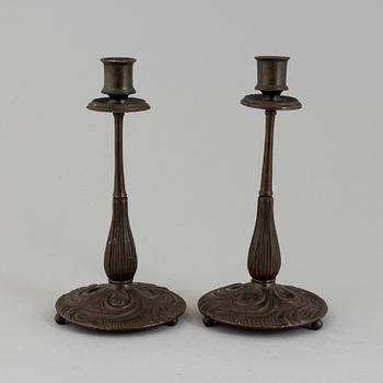 A PAIR OF BRONZE ART NOUVEAU CANDLESTICKS, early 20th century.