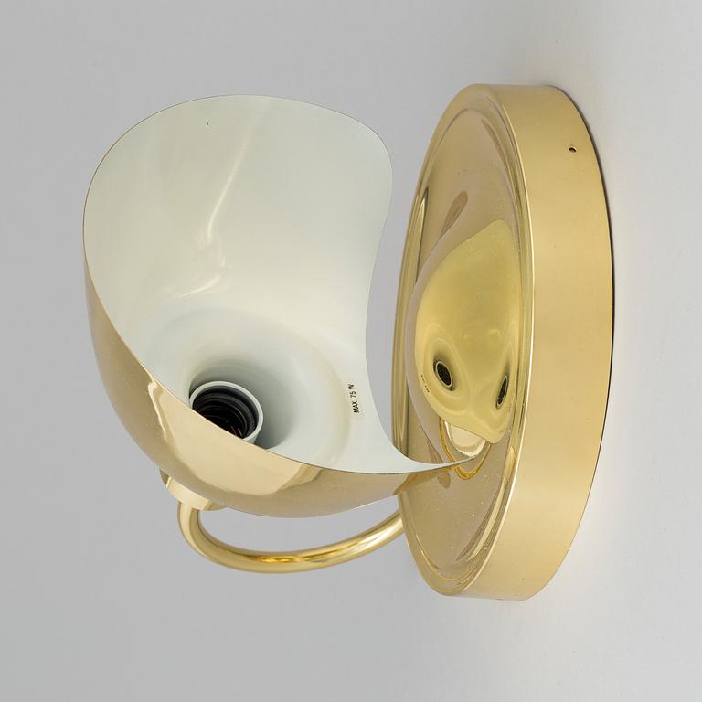 A brass wall light model 2389 by Josef Frank, Firma Svenskt Tenn.