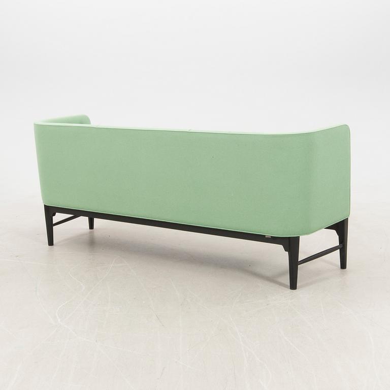Arne Jacobsen & Fleming Lassen, sofa, "Mayor AJ5" &Tradition Denmark 21st century.