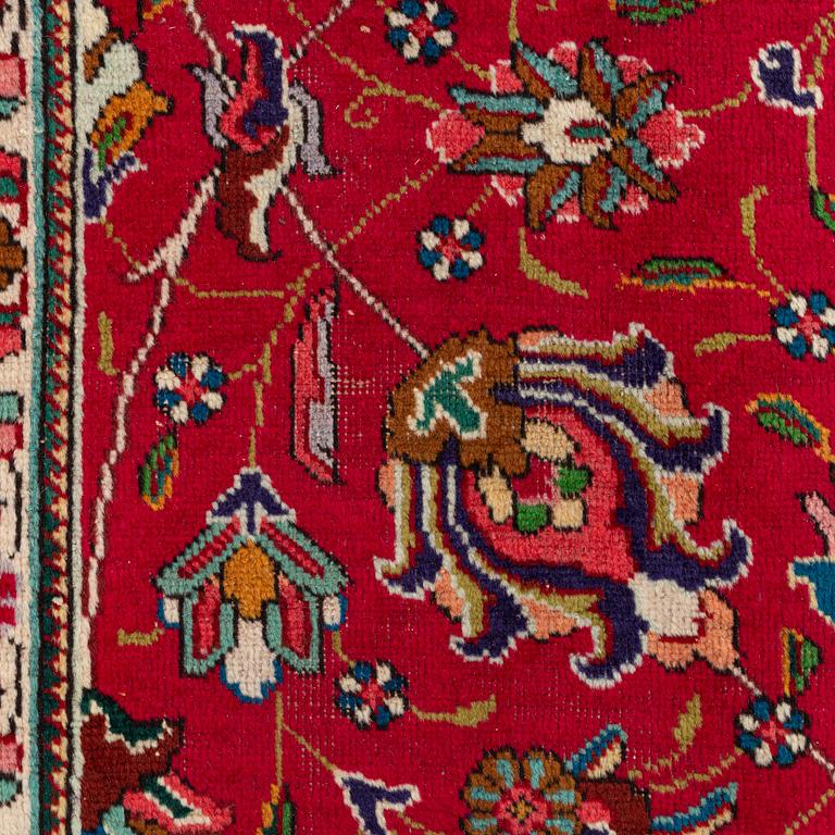 A carpet, Tabriz, ca 305 x 290 cm.