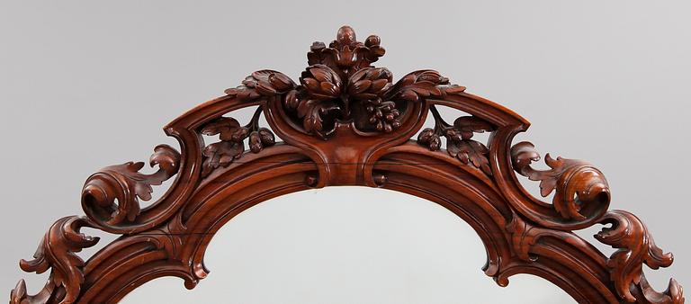 GOLVSPEGEL, rokokostil, 1800-talets andra hälft.