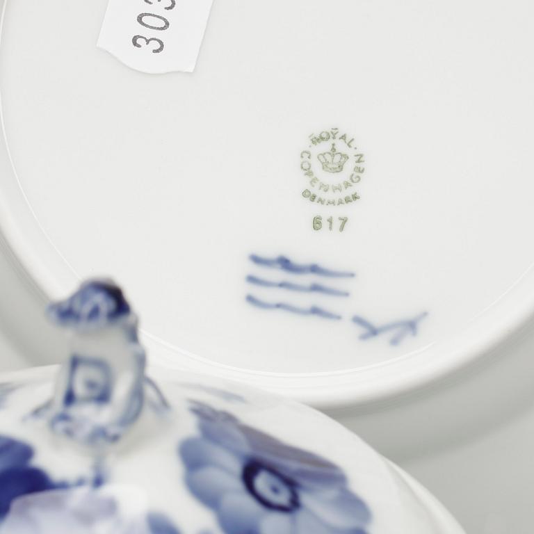 KAFFESERVIS, 52 delar, "Blå blomst", Royal Copenhagen.