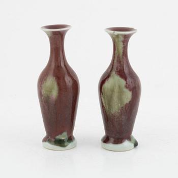 A pair of vases, Qing dynasty.