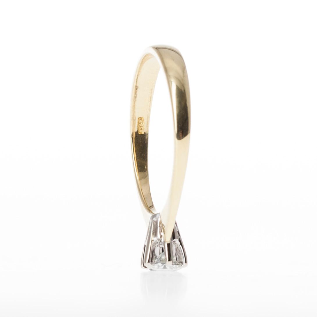 RING, 18K guld, briljantslipad diamant ca 0,20 ct. Vikt 2,7 g.