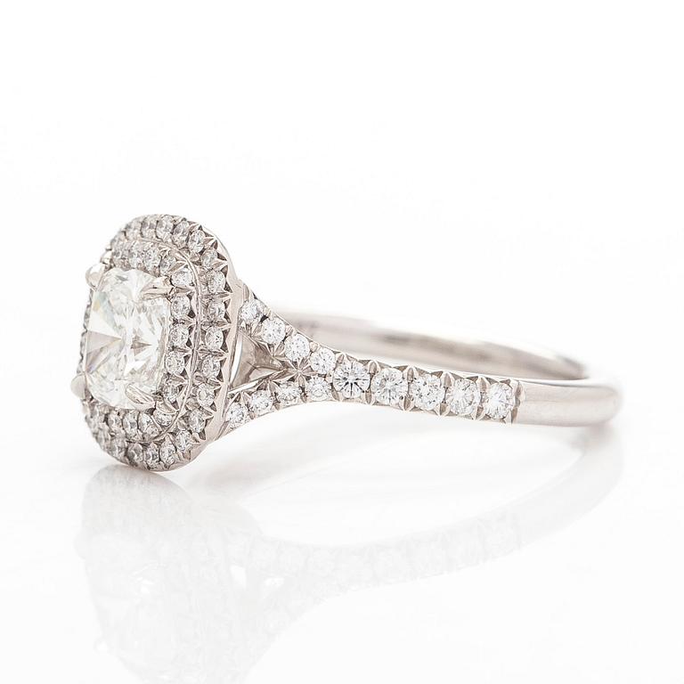 Tiffany & Co, Ring, "Soleste Cushion-cut Double Halo", platina och diamanter.