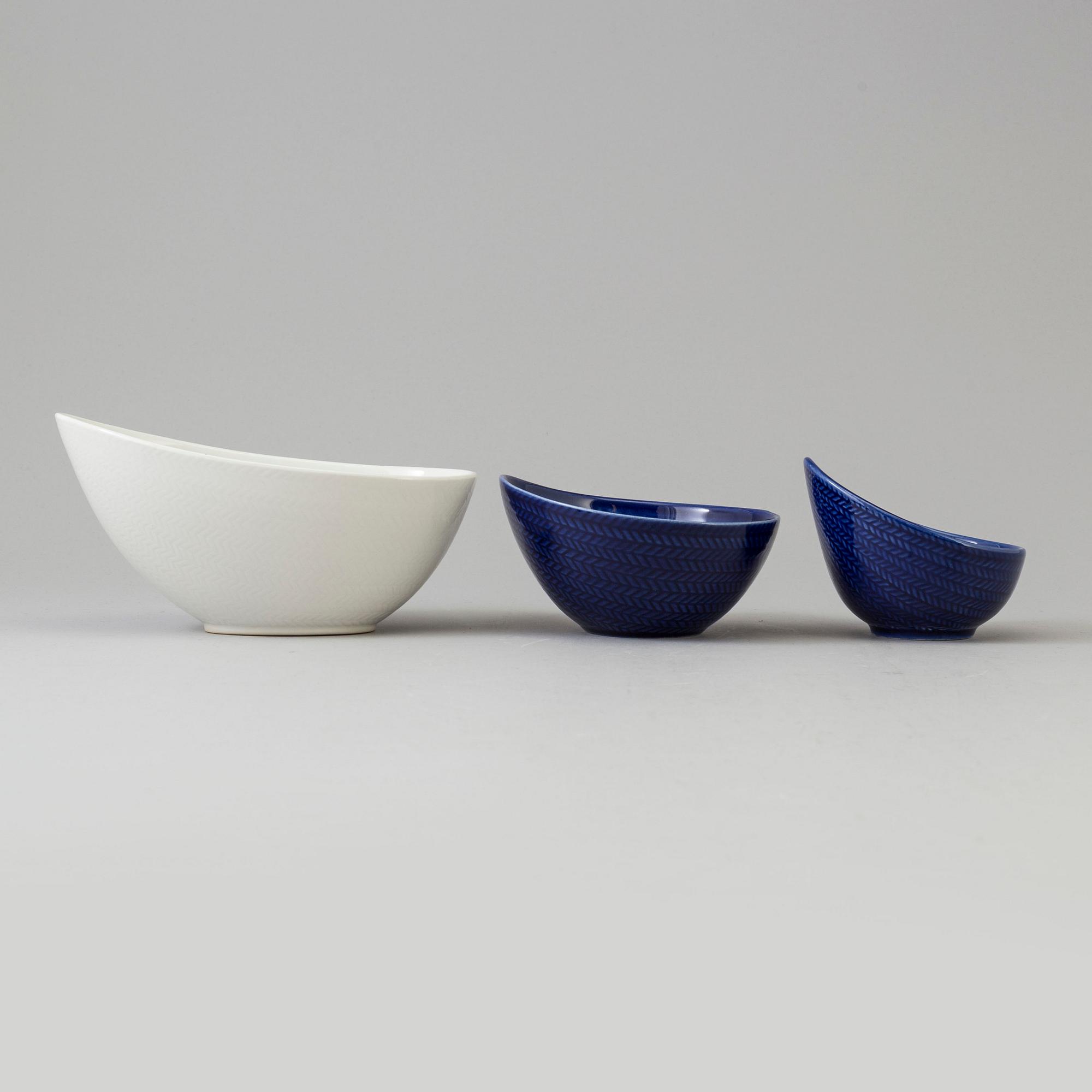 55 pcs of 'Blå Eld' porcelain service by Hertha Bengtsson fr Gustavsberg, second half of the 20th century.