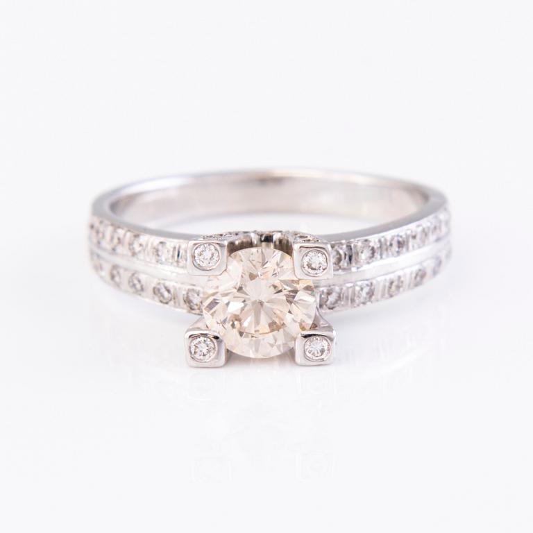 RING, 18K vitguld, diamanter ca 1.55 ct tot.