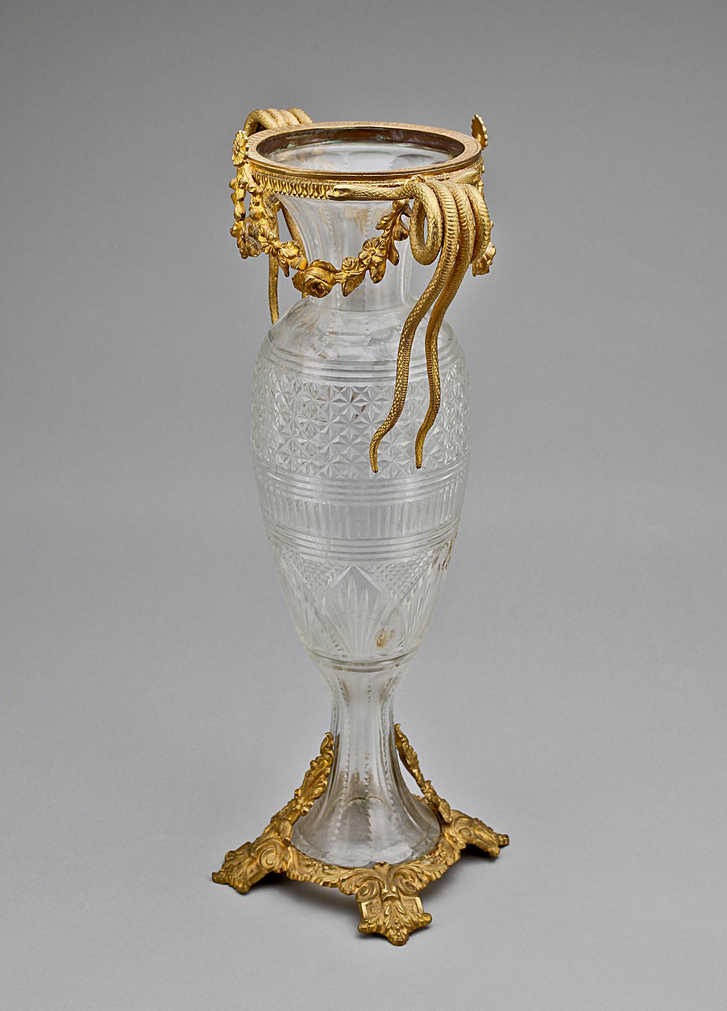 VAS, glas med bronsmontering, Louis XVI-stil.