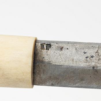 Esse Poggats, (d.y.), half-horn knife, signed.