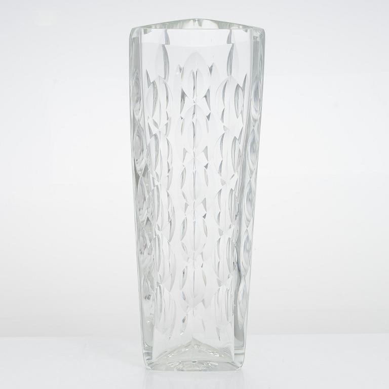 Saara Hopea, a' 1498 / K5 16'' vase for Nuutajärvi Notsjö.