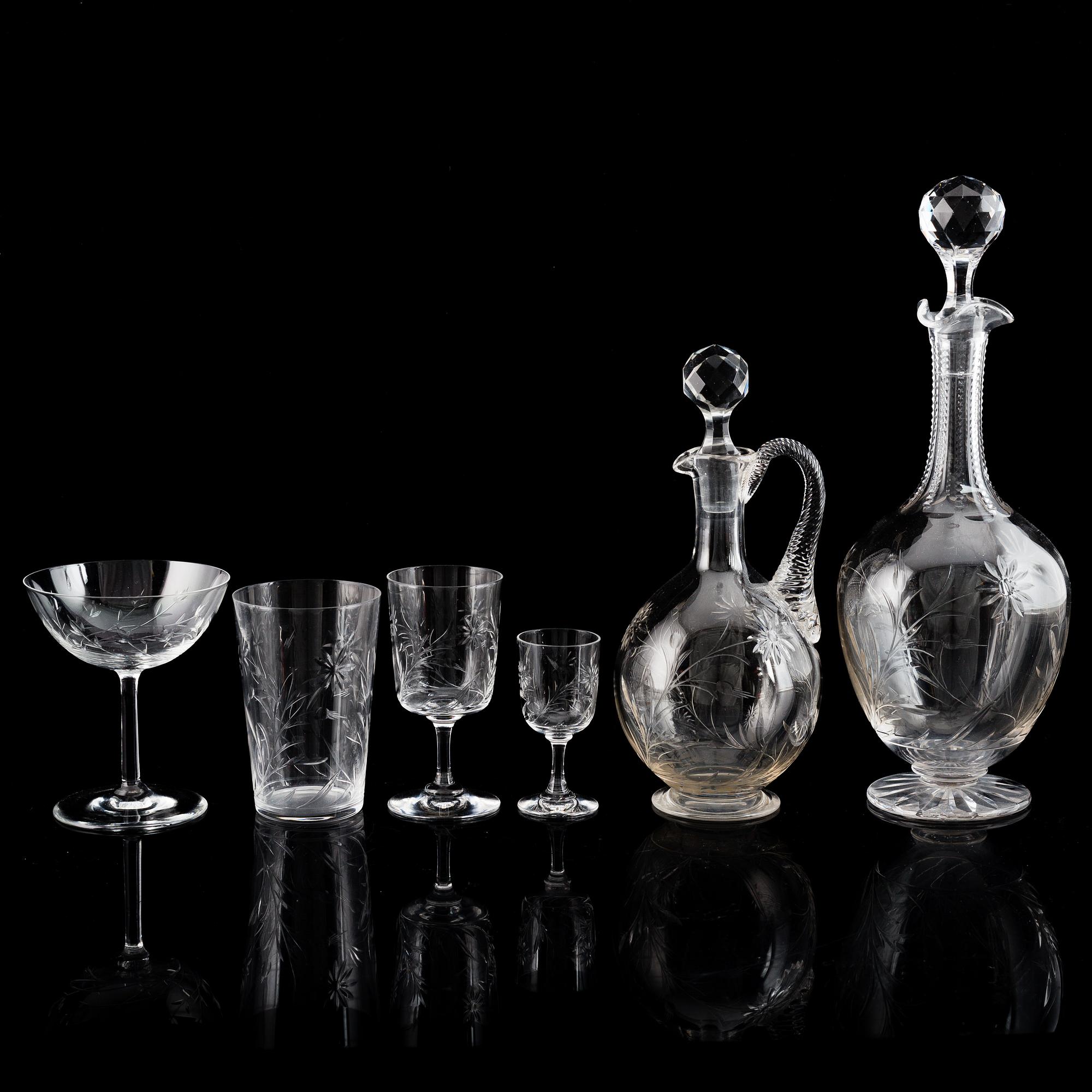 A cut glass service, 20th Century.  (62 pieces).