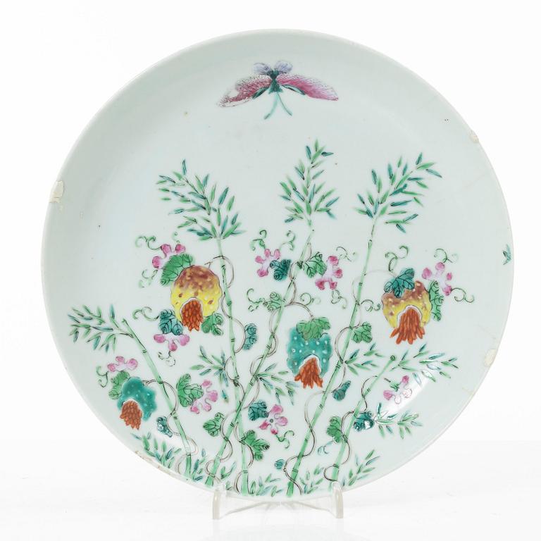 Fat, två stycken, samt lock och skål, porslin. Sen Qingdynasti.