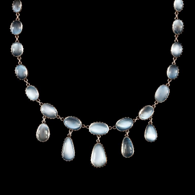 A cabochon-cut moonstone necklace. Made by C G Hallberg, Stockholm 1907.