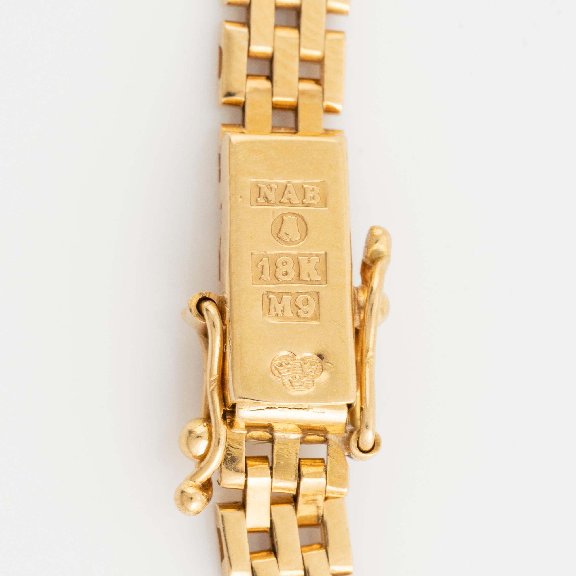 18K gold necklace.