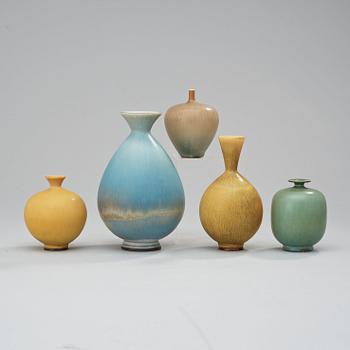 A set of five Berndt Friberg stoneware vases, Gustavsberg Studio 1969-79.