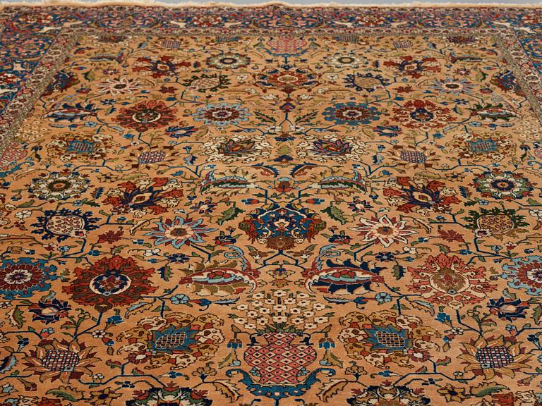 Matto, semi-antique Tabriz, ca 404 x 292 cm.