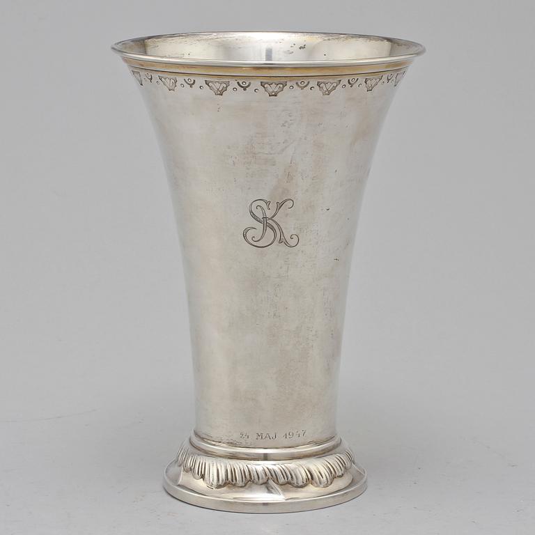 POKAL, silver, CGH, Stockholm, 1947, vikt 458 g.