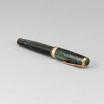 A Parker Vacumatic fountain pen, USA.