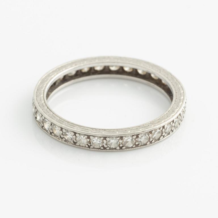 Ring, full eternity white gold with octagon-cut diamonds.