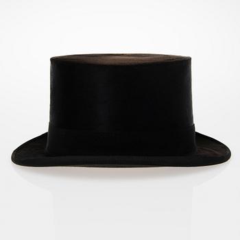 Silk plush top hat in original  box, E.R. Wahlman, Helsinki / Wiborg first half of the 20th century.