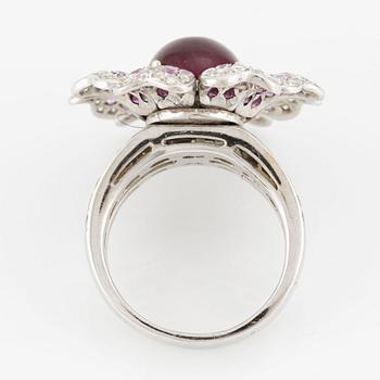 Ring, Gianni Lazzaro, 18K white gold in the shape of a flower with cabochon-cut tourmaline, pink sapphires, brilliant-cut diamonds.