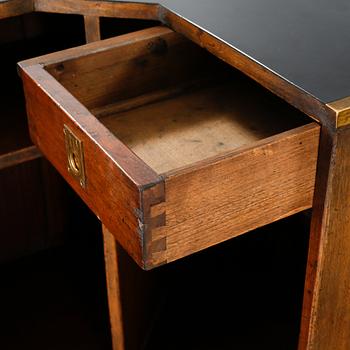 BARDISK samt HYLLA, engelsk stil, Nordiska Kompaniet, 1900-talets andra hälft.