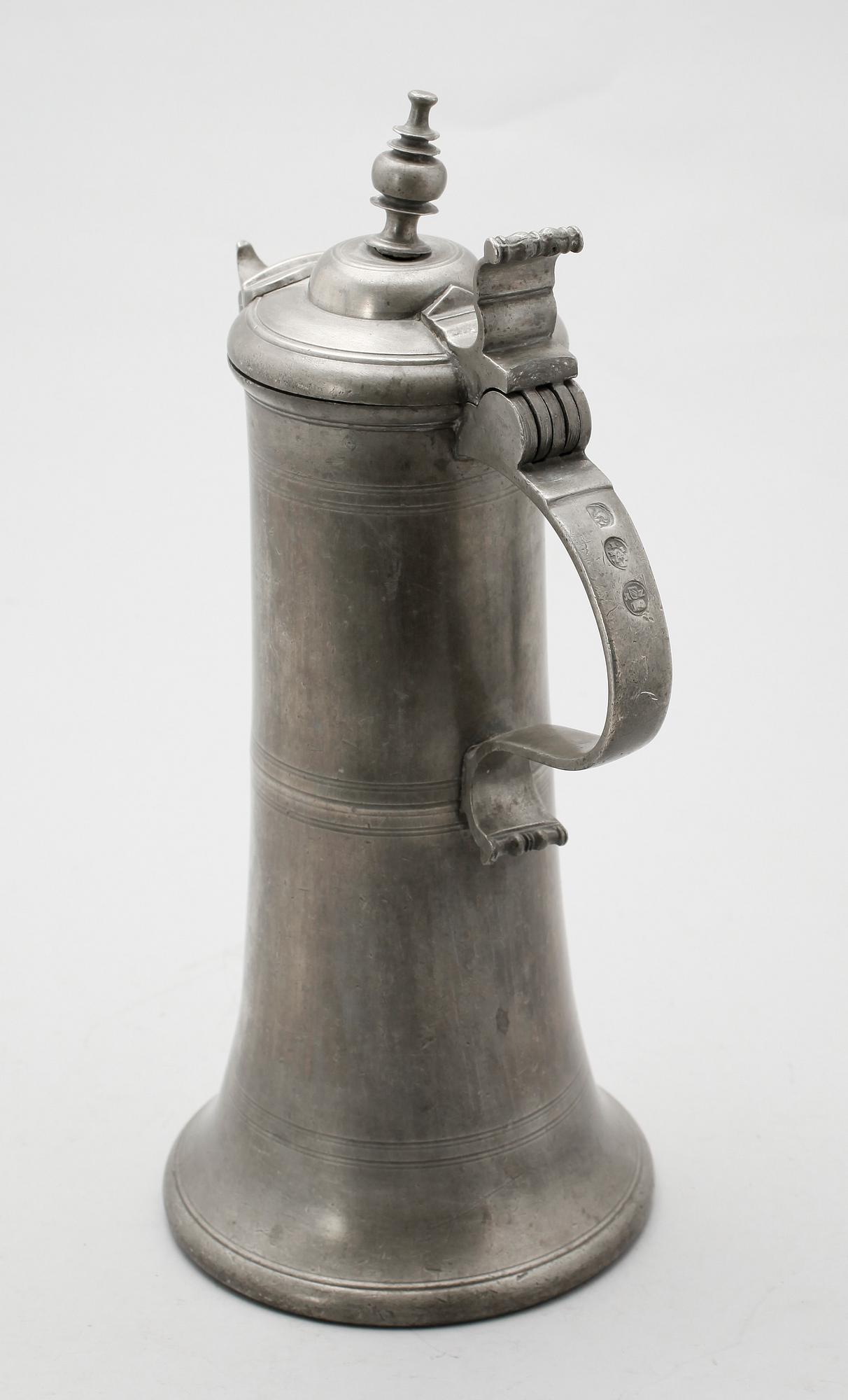 KANNA, tenn, oidentifierade stämplar, sannolikt 1800-tal.