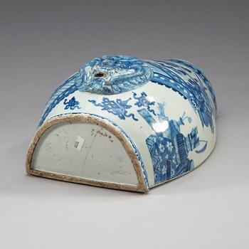 A blue and white wall fountain/cistern, Qing dynasty Kangxi (1662-1722).