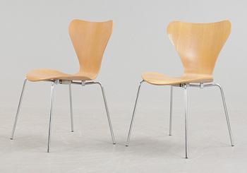 STOLAR, ett par, "Sjuan", Arne Jacobsen, Fritz Hansen. 1978.
