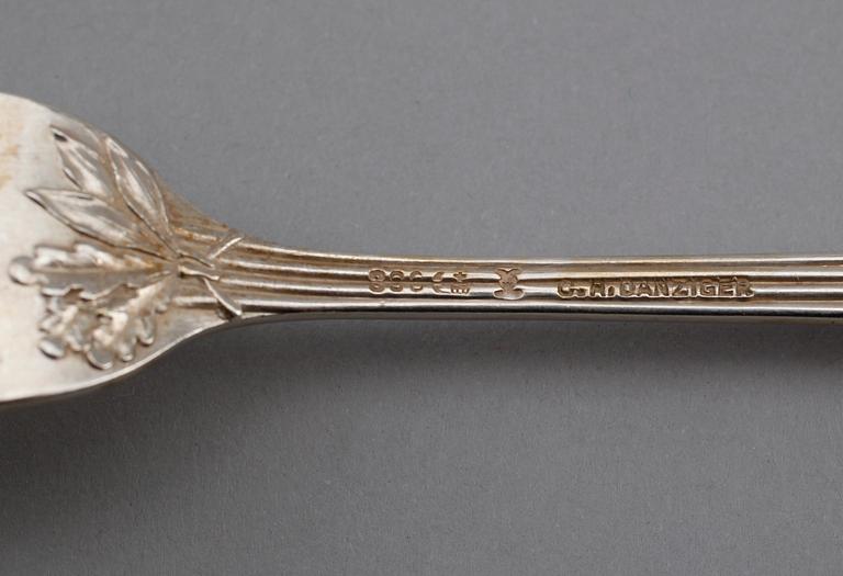 FISKBESTICK, 22 delar, silver, CH Danziger, Tyskland, omkring år 1900.  Vikt ca 1056 gram.