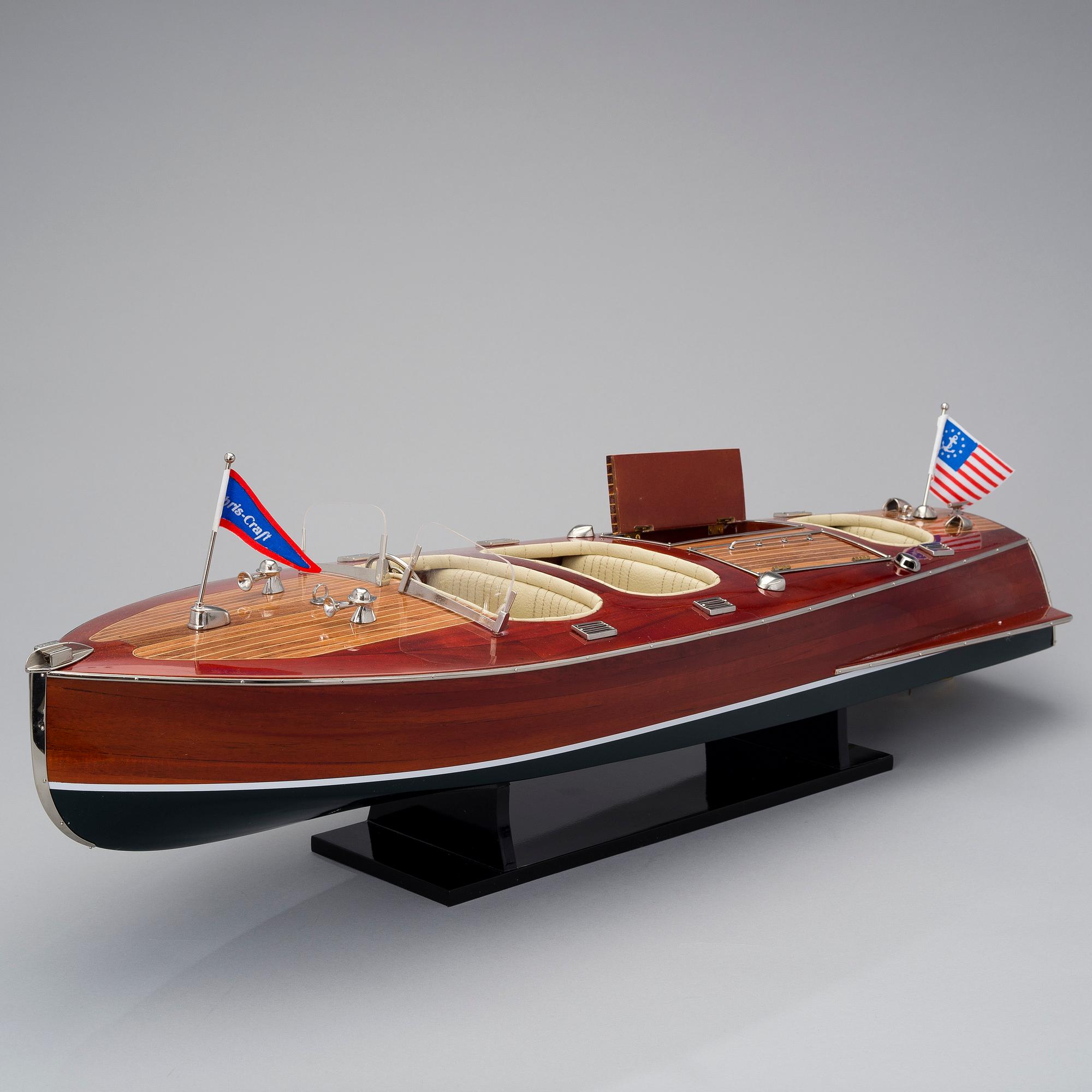 A "Chris-Craft triple cockpit" model boat, 21st century.