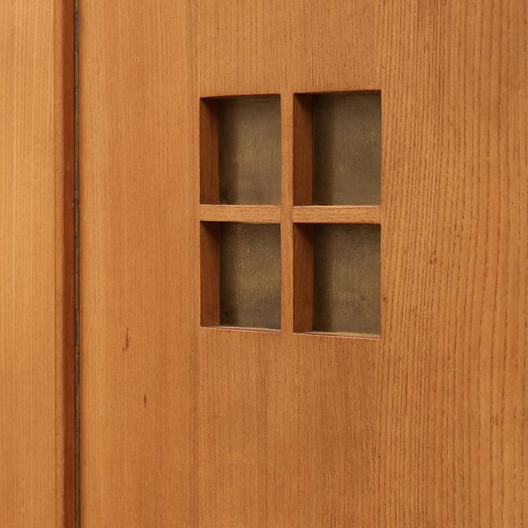 Alfred Grenander, an Art Nouveau oak cabinet, Germany ca 1909.