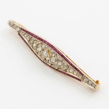 Brooch, 18K gold set with rose-cut and old mine-cut diamonds and probably synthetic rubies, circa 1900.