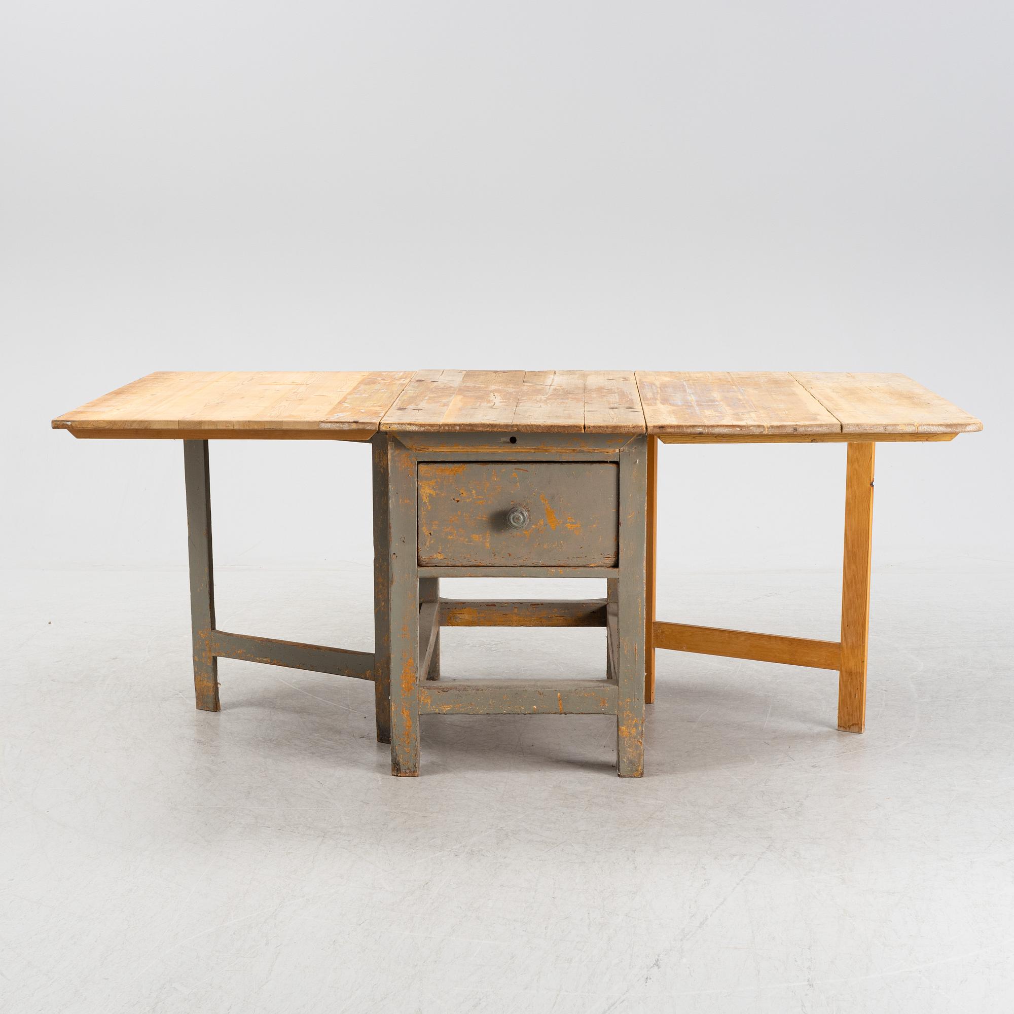 A 20th Century gate leg table.
