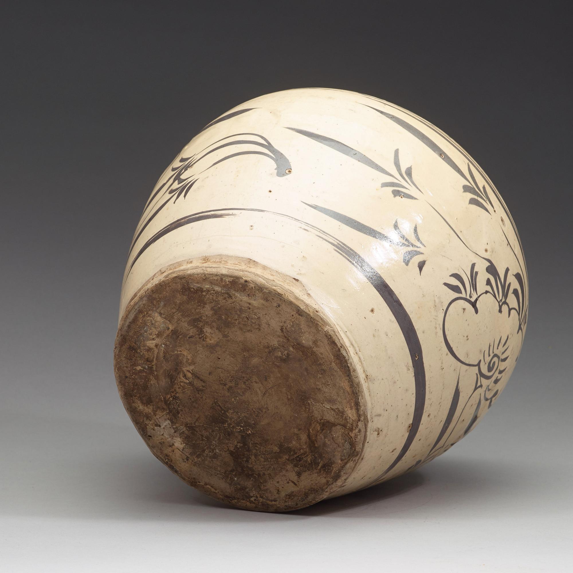 A Cizhou or Cizhou-type ware wine jar, Song/Yuan dynasty (960-1368).